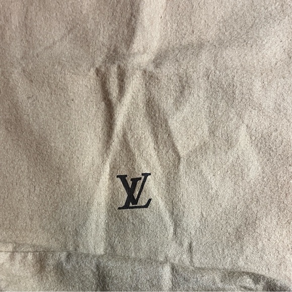 Louis Vuitton Square-shaped bottom Large dustbag 19.5”X16.5”X6.5” - Picture 2 of 3